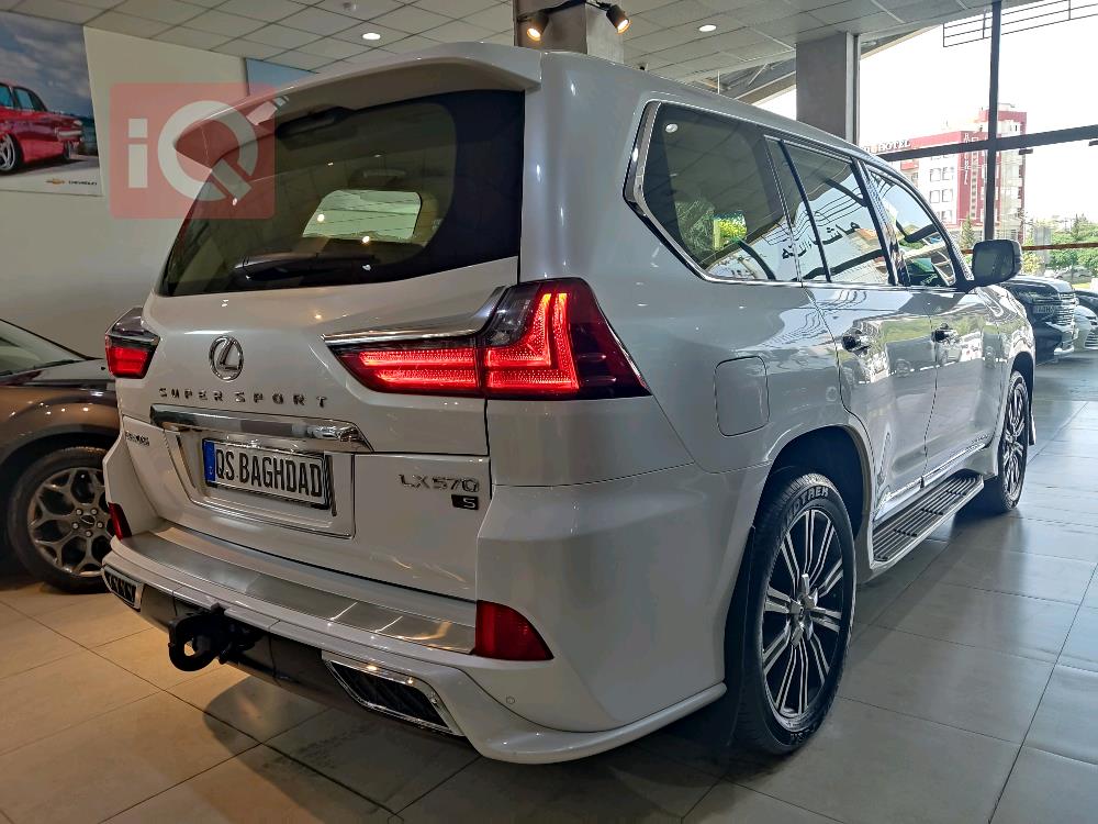 Lexus LX